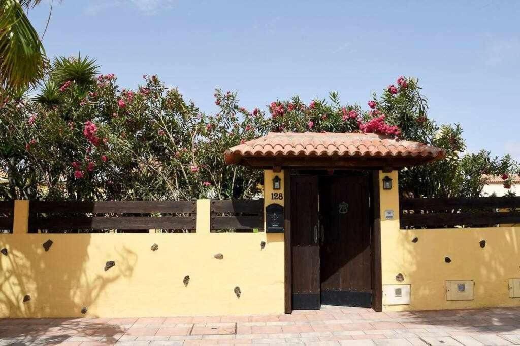 Aurora Mari Villa Your Dream Steps From The Ocean Shore Caleta de Fuste Exterior foto